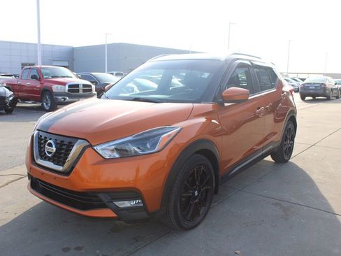 Used 2019 Nissan Kicks SR w/ SR Premium Package image 3