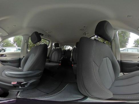 Used 2022 Chrysler Voyager LX FWD image 45