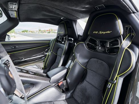 Used 2015 Porsche 918 Spyder w/Weissach Package image 59