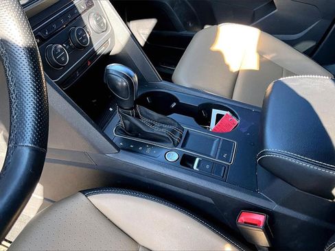 Used 2021 Volkswagen Atlas Cross Sport SE w/ Panoramic Sunroof Package image 14