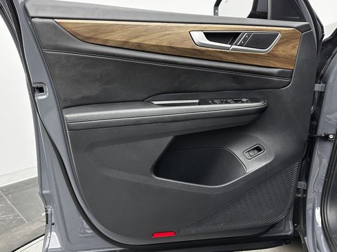 Used 2026 Volkswagen Atlas SE image 10