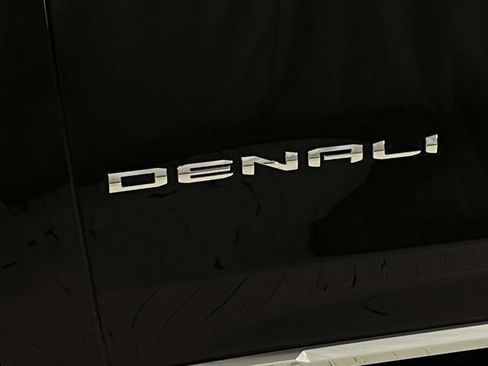 Used 2022 GMC Yukon XL Denali w/ Denali Ultimate Package AWD/4WD image 11