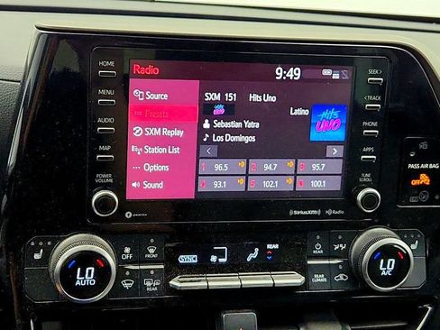 Used 2022 Toyota Highlander XLE AWD/4WD image 18