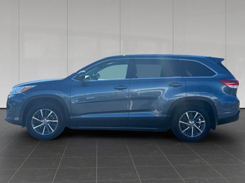 Used 2019 Toyota Highlander XLE AWD/4WD image 2