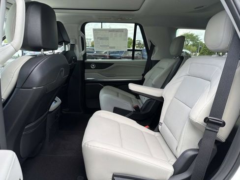 New 2026 Lincoln Navigator Reserve AWD/4WD image 15