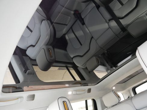 Used 2023 Rivian R1S Launch Edition image 32