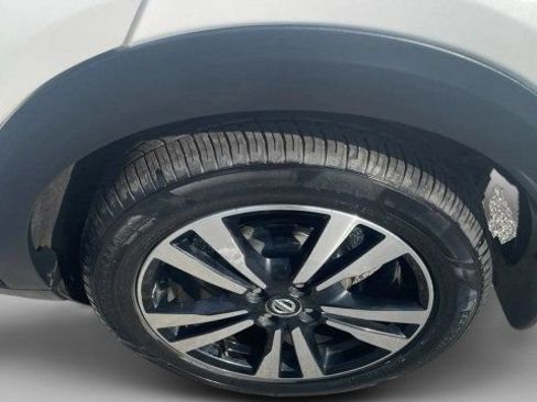 Used 2020 Nissan Kicks SV FWD image 4