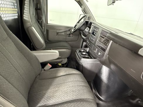 Used 2022 GMC Savana 2500 w/ Driver Convenience Package image 12