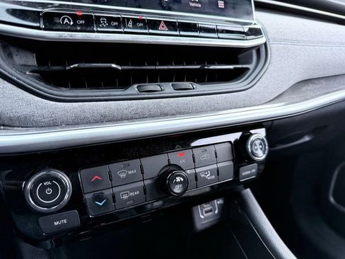 Used 2023 Jeep Compass Sport image 20