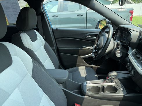 Used 2025 Chevrolet Trax RS FWD image 10