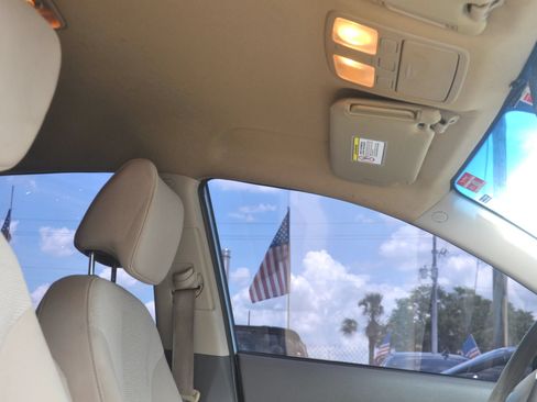 Used 2010 Hyundai Accent GLS w/ Premium Pkg 4 FWD image 10