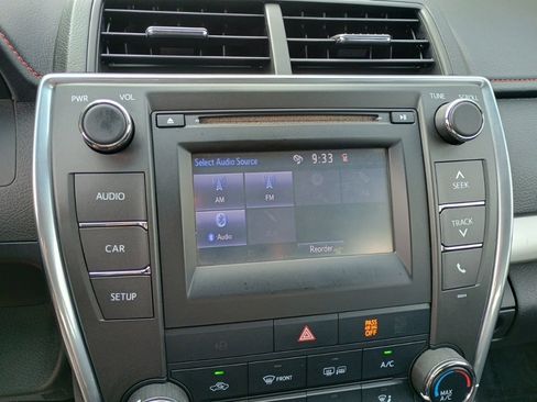 Used 2017 Toyota Camry SE image 28