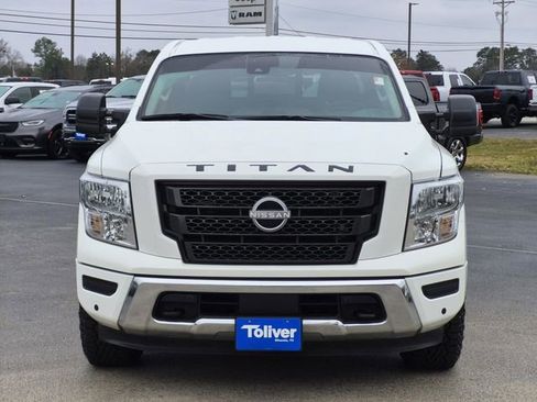 Used 2024 Nissan Titan SV w/ SV Convenience Package image 3