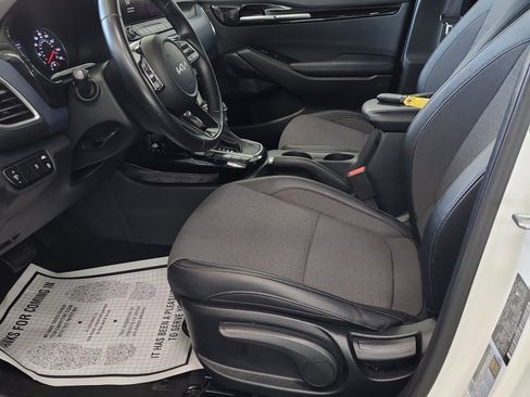 Used 2022 Kia Seltos S FWD image 3