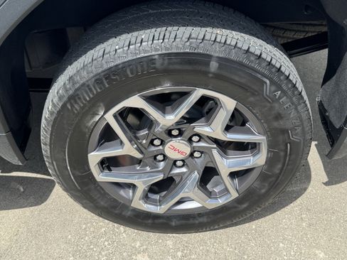 Used 2025 GMC Sierra 1500 SLT RWD image 9