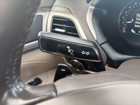 Used 2017 Lincoln MKZ Select image 17