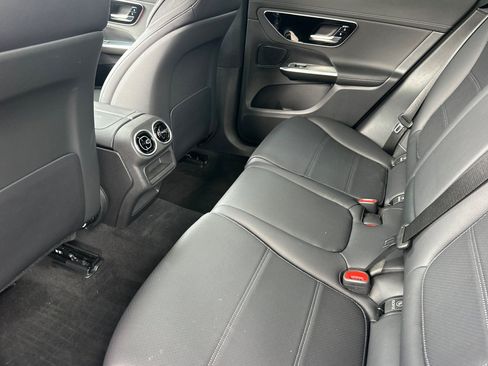 Used 2024 Mercedes-Benz GLC 300 4MATIC image 33