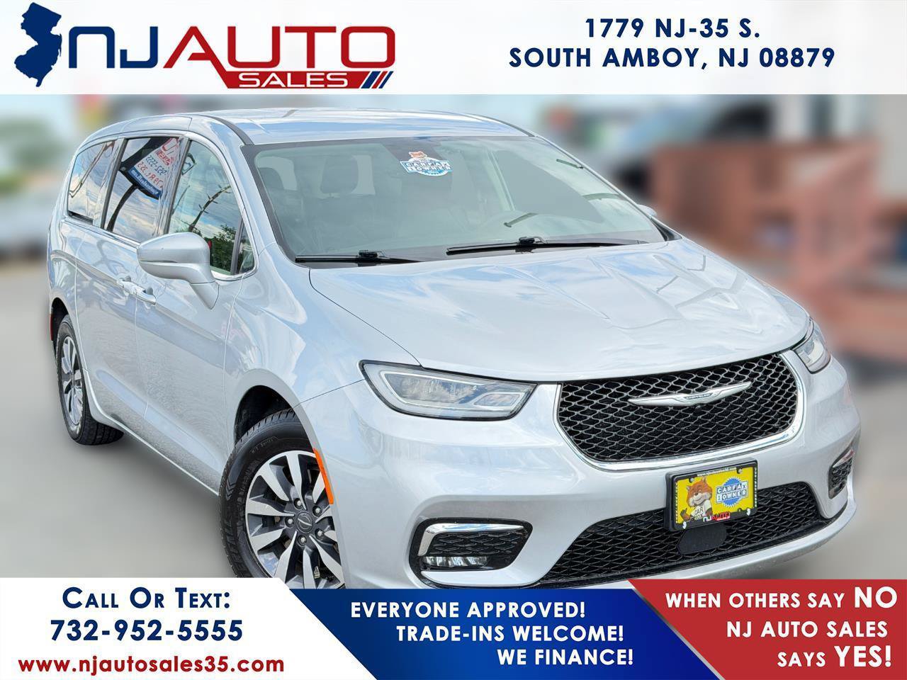 Used 2022 Chrysler Pacifica Touring-L FWD image 1