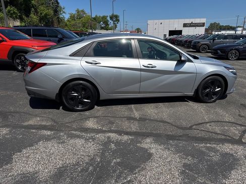 Used 2023 Hyundai Elantra SEL image 8