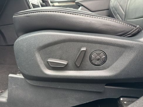 Used 2019 Ford Explorer Platinum image 21