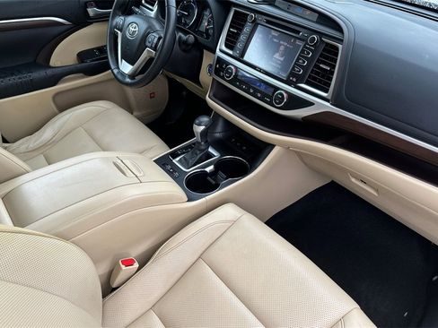 Used 2015 Toyota Highlander Limited Platinum image 13