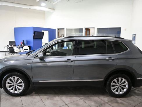 Used 2018 Volkswagen Tiguan SE w/ Panoramic Sunroof Package AWD/4WD image 2