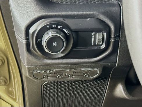 Used 2025 Jeep Wrangler Unlimited Rubicon AWD/4WD image 12