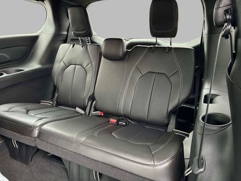 New 2026 Chrysler Pacifica Select image 7
