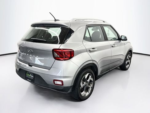 Used 2025 Hyundai Venue SEL FWD image 9