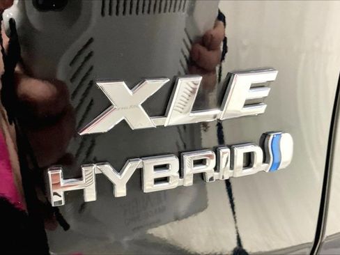 Used 2020 Toyota RAV4 XLE w/ Convenience Package image 8