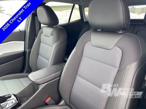 New 2026 Chevrolet Trax LT w/ Sunroof Package image 9