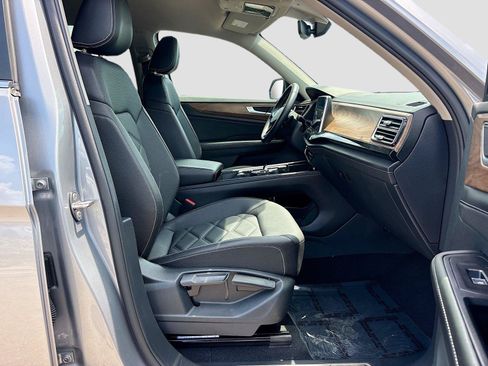 Used 2025 Volkswagen Atlas SE FWD image 28