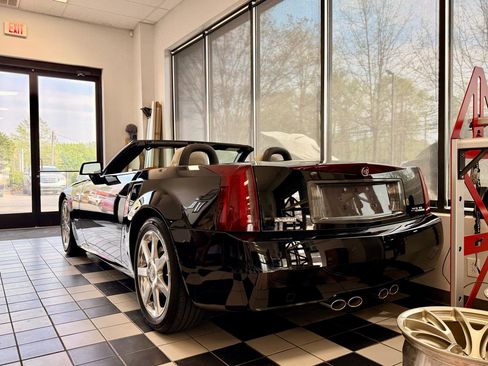 Used 2006 Cadillac XLR image 20