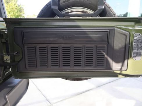 Used 2024 Jeep Wrangler Unlimited AWD/4WD image 25