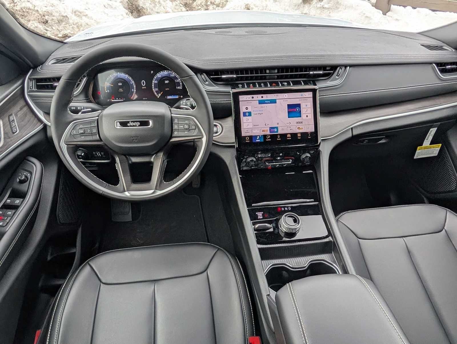New 2025 Jeep Grand Cherokee L Limited w/ Black Appearance Package AWD/4WD image 13