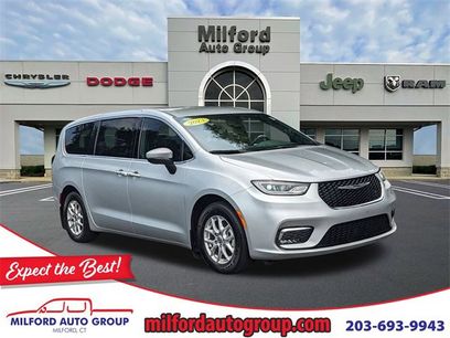 Used 2023 Chrysler Pacifica Touring