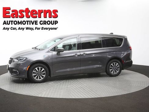 Used 2022 Chrysler Pacifica Touring-L w/ Uconnect Theater Family Group FWD image 59