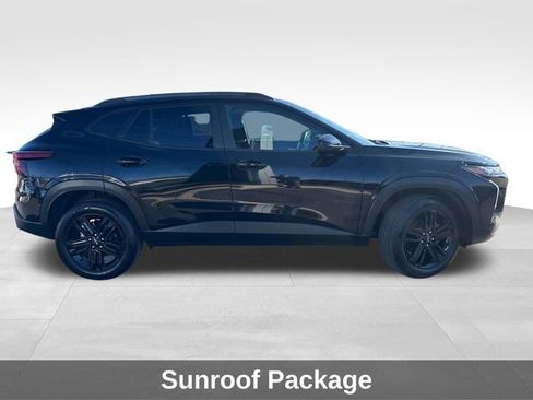 Used 2025 Chevrolet Trax ACTIV w/ Sunroof Package FWD image 7