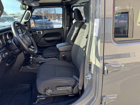 Used 2022 Jeep Wrangler Unlimited Willys image 7