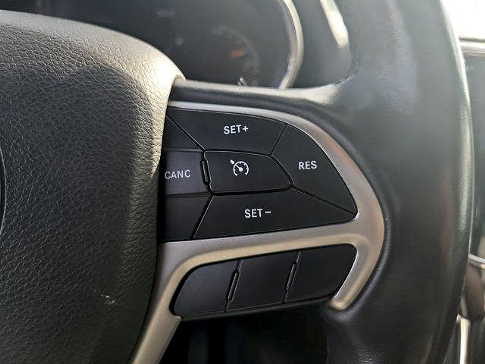 Used 2020 Jeep Grand Cherokee Limited RWD image 32