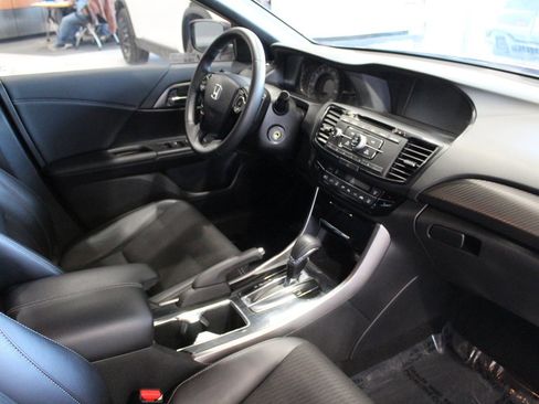 Used 2017 Honda Accord Sport image 23