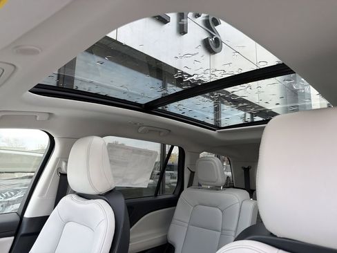 New 2026 Lincoln Aviator AWD image 11