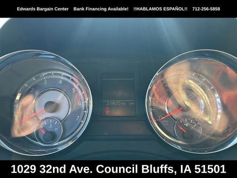 Used 2015 Chrysler Town & Country Touring FWD image 17