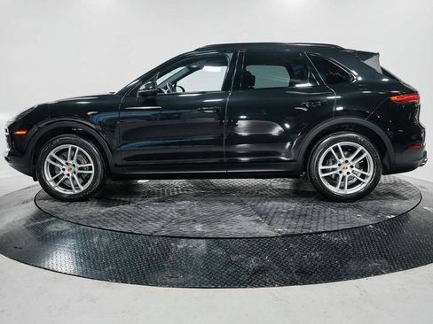 Used 2023 Porsche Cayenne w/ Premium Package image 4