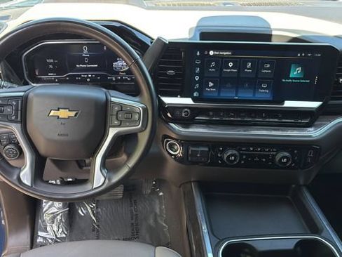 Used 2025 Chevrolet Silverado 2500 LTZ w/ LTZ Premium Package AWD/4WD image 9