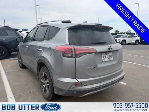 Used 2018 Toyota RAV4 XLE FWD image 3