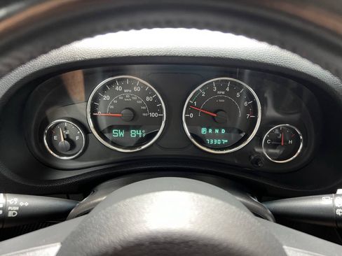 Used 2015 Jeep Wrangler Unlimited Sahara w/ Connectivity Group AWD/4WD image 27