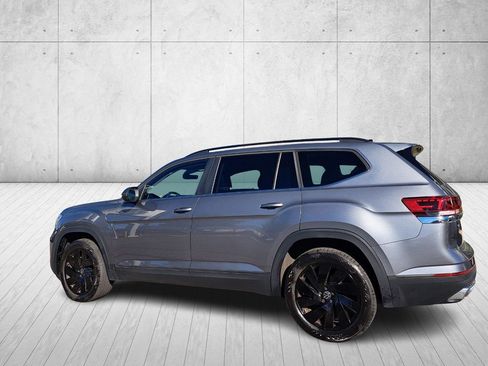 Used 2024 Volkswagen Atlas SE w/ Black Wheel Package image 7