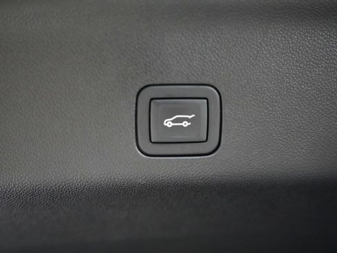 Used 2024 GMC Yukon SLT w/ SLT Luxury Package AWD/4WD image 45