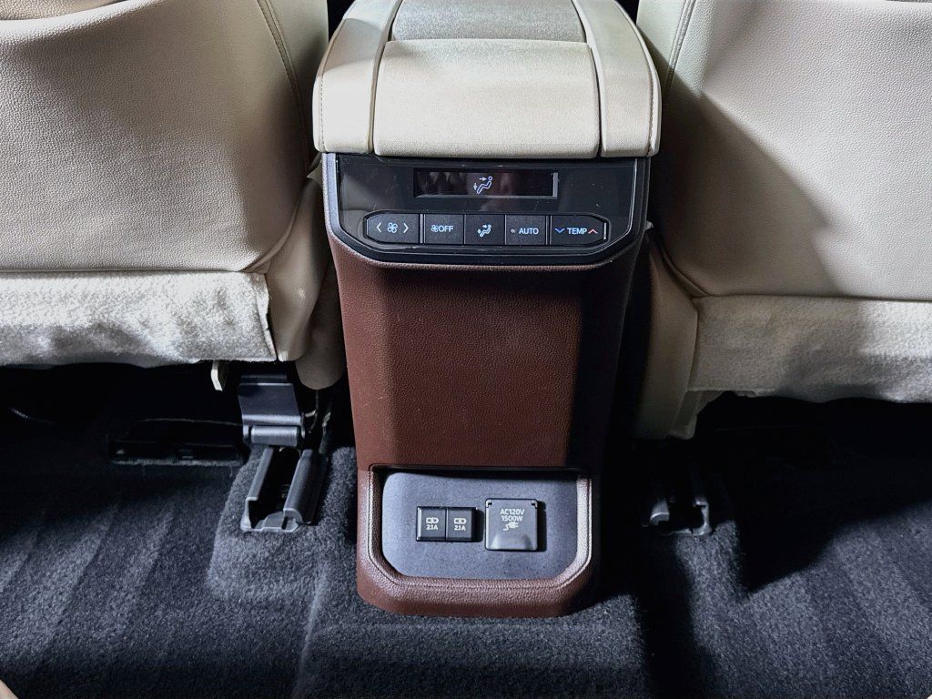 Used 2021 Toyota Highlander Limited AWD/4WD image 26